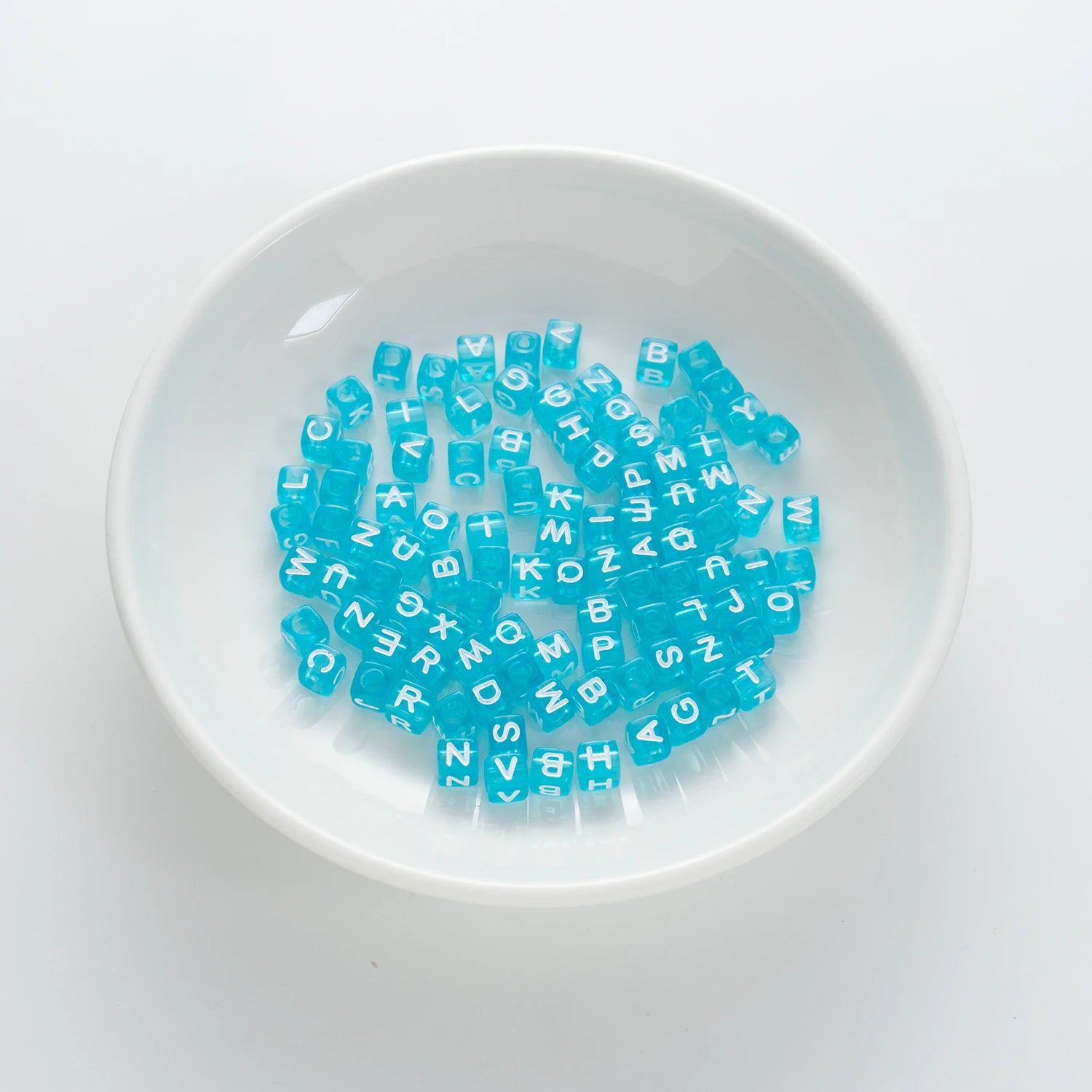 BD00074-01-white-letter-ice-blue-transparent-cube-alphabet-beads-mix-6mm