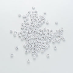 BD00100-04-silver-letter-white-opaque-coin-alphabet-beads-single-q-4×7mm