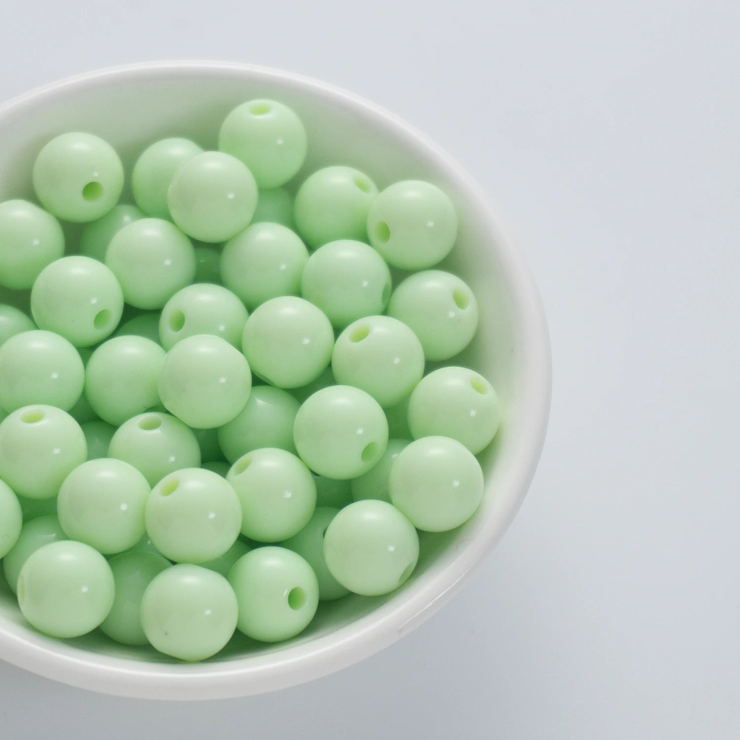 BD00024-03-light-green-round-acrylic-craft-beads-10mm