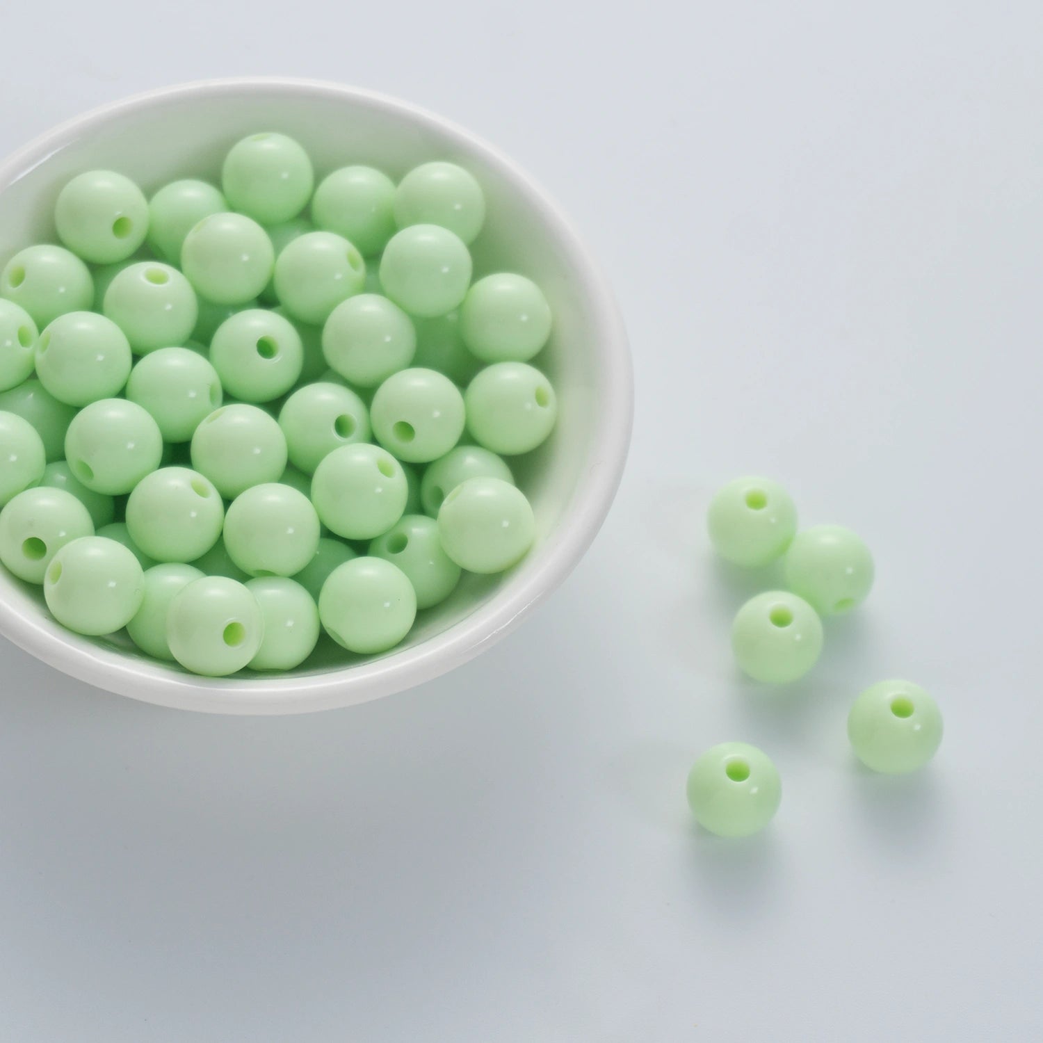 BD00024-04-light-green-round-acrylic-craft-beads-10mm