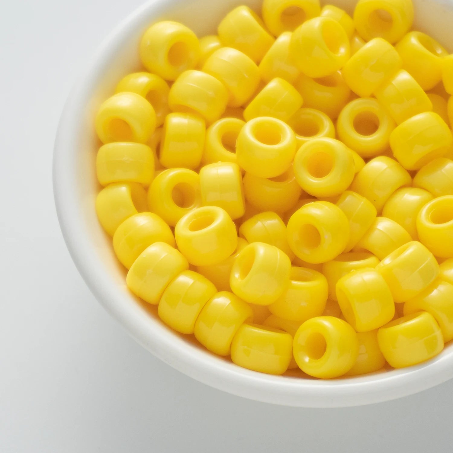 BD00039-02-corn-yellow-barrel-opaque-pony-beads-6×9mm