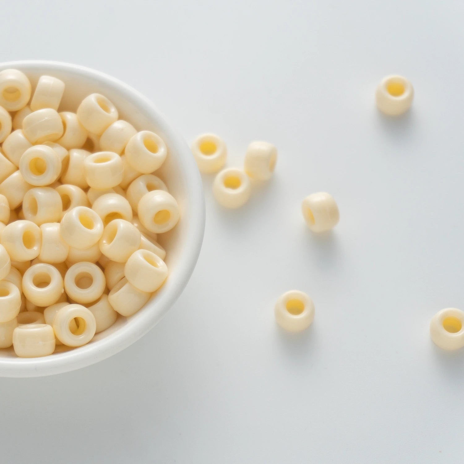 BD00040-04-cream-yellow-barrel-opaque-pony-beads-6×9mm