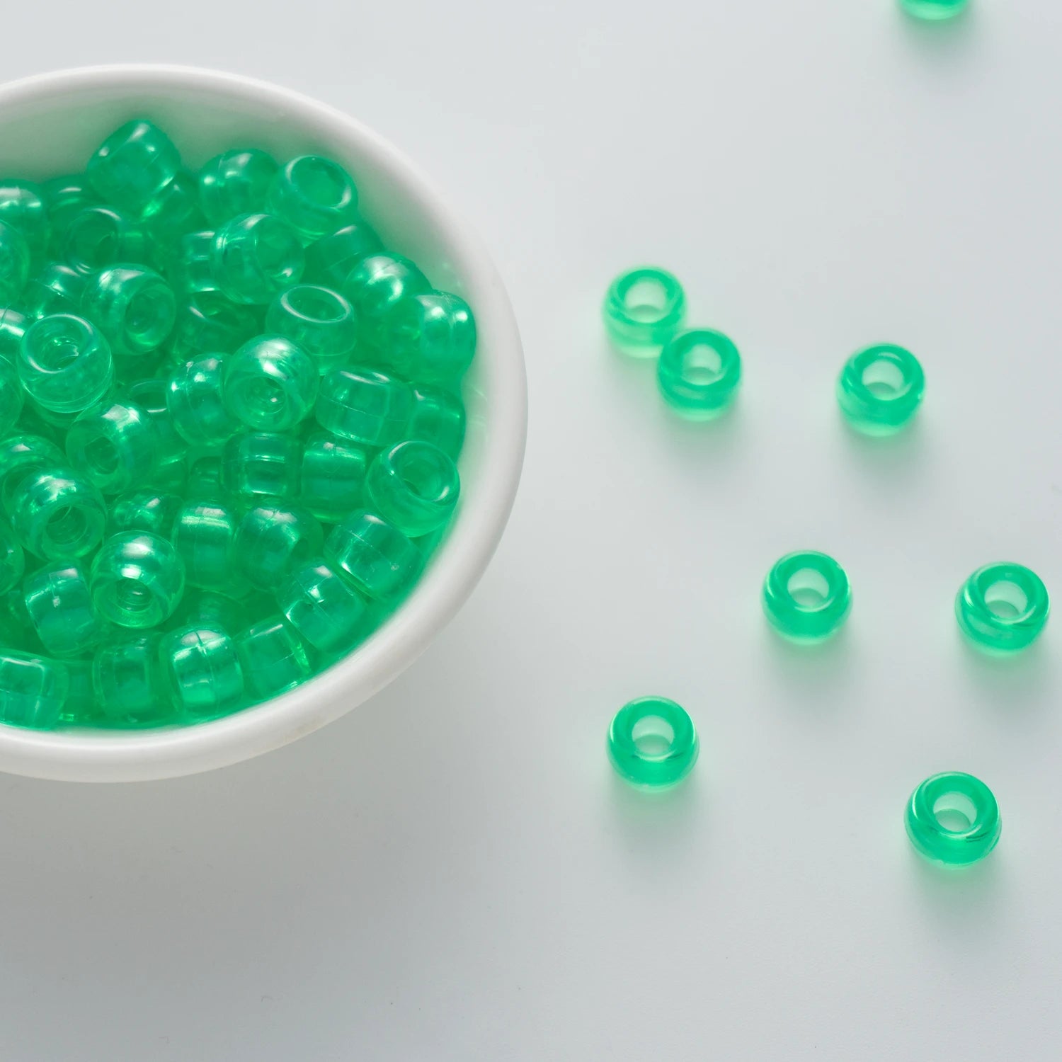 BD00053-04-jade-green-barrel-transparent-pony-beads-6×9mm