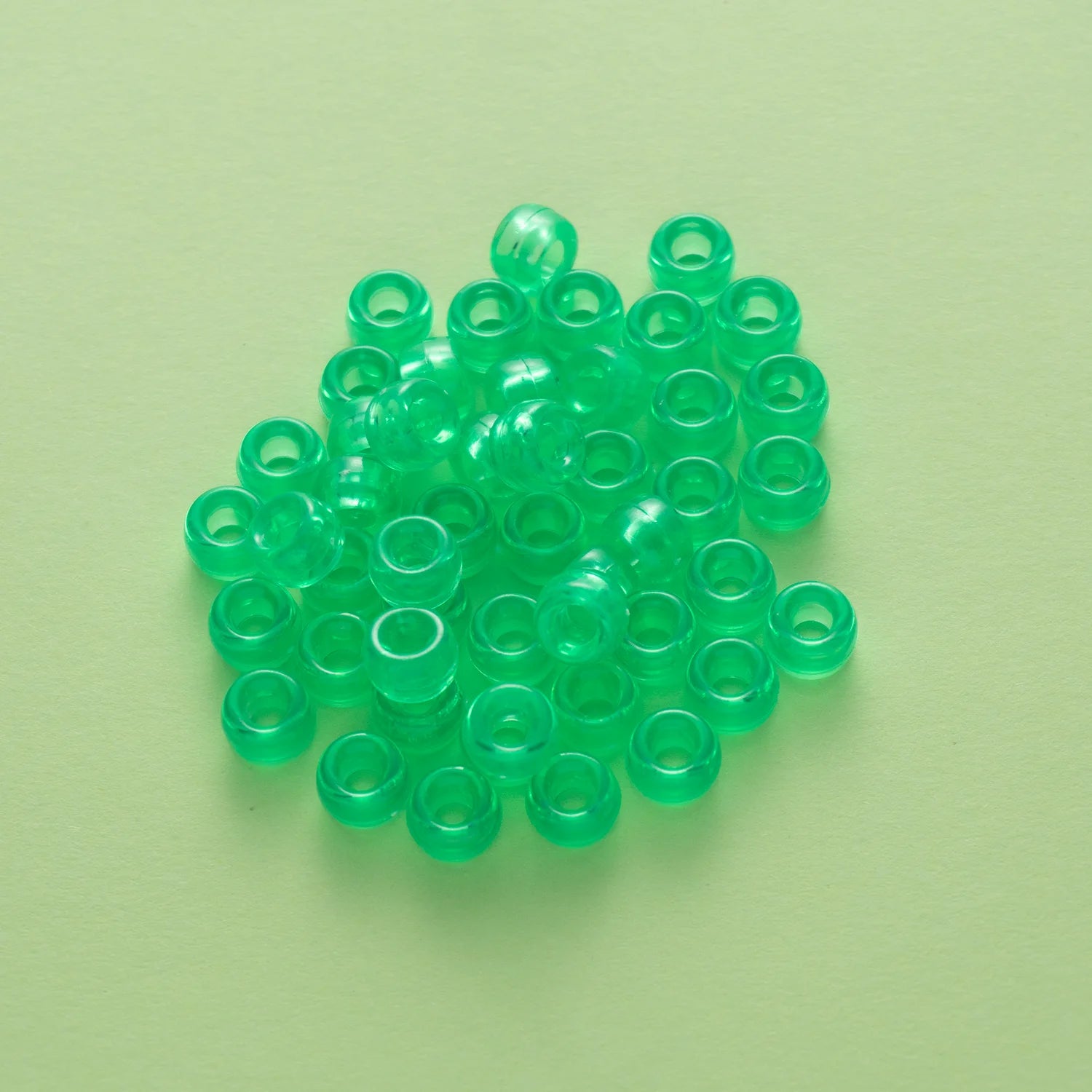 BD00053-05-jade-green-barrel-transparent-pony-beads-6×9mm