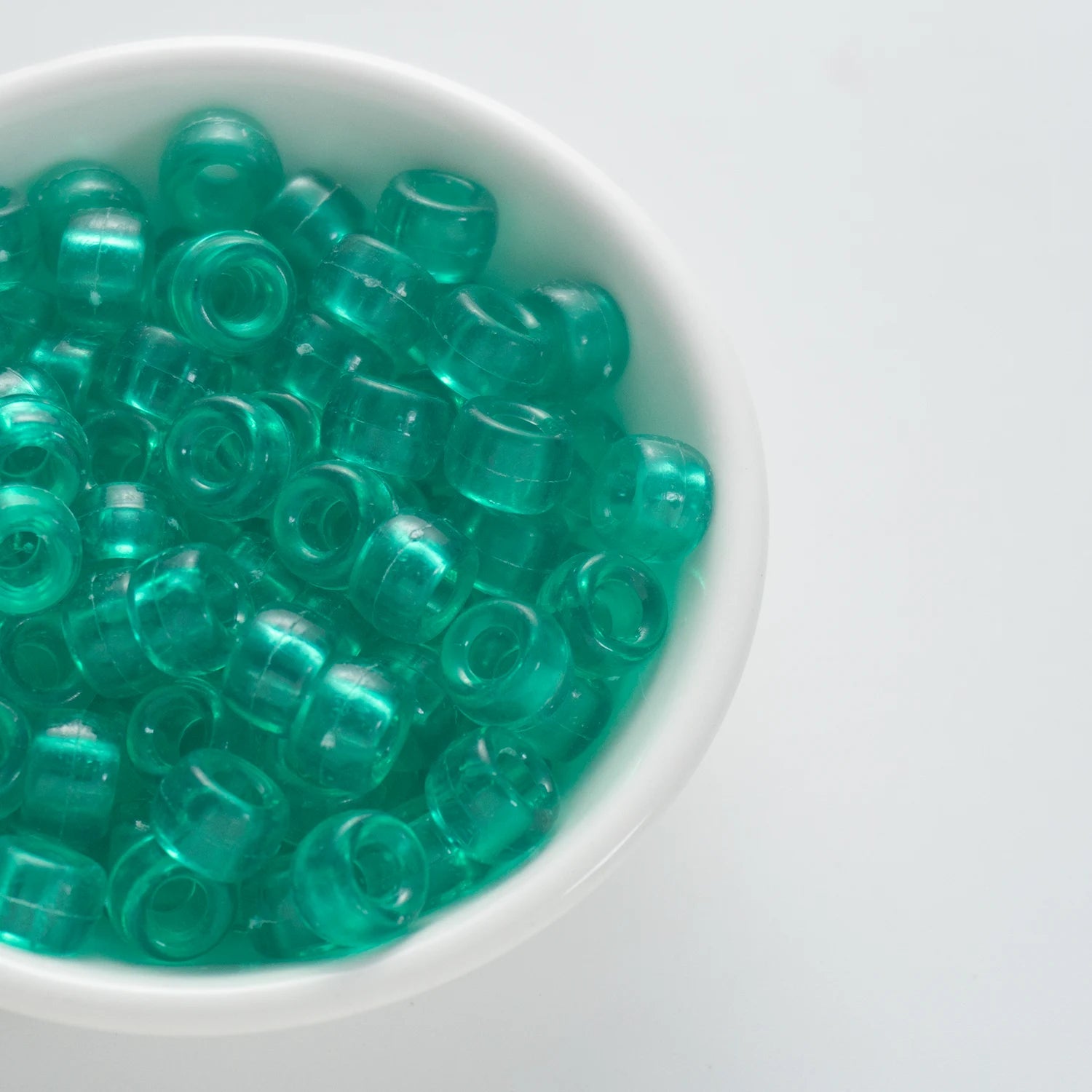 BD00069-03-jungle-green-barrel-transparent-pony-beads-6×9mm