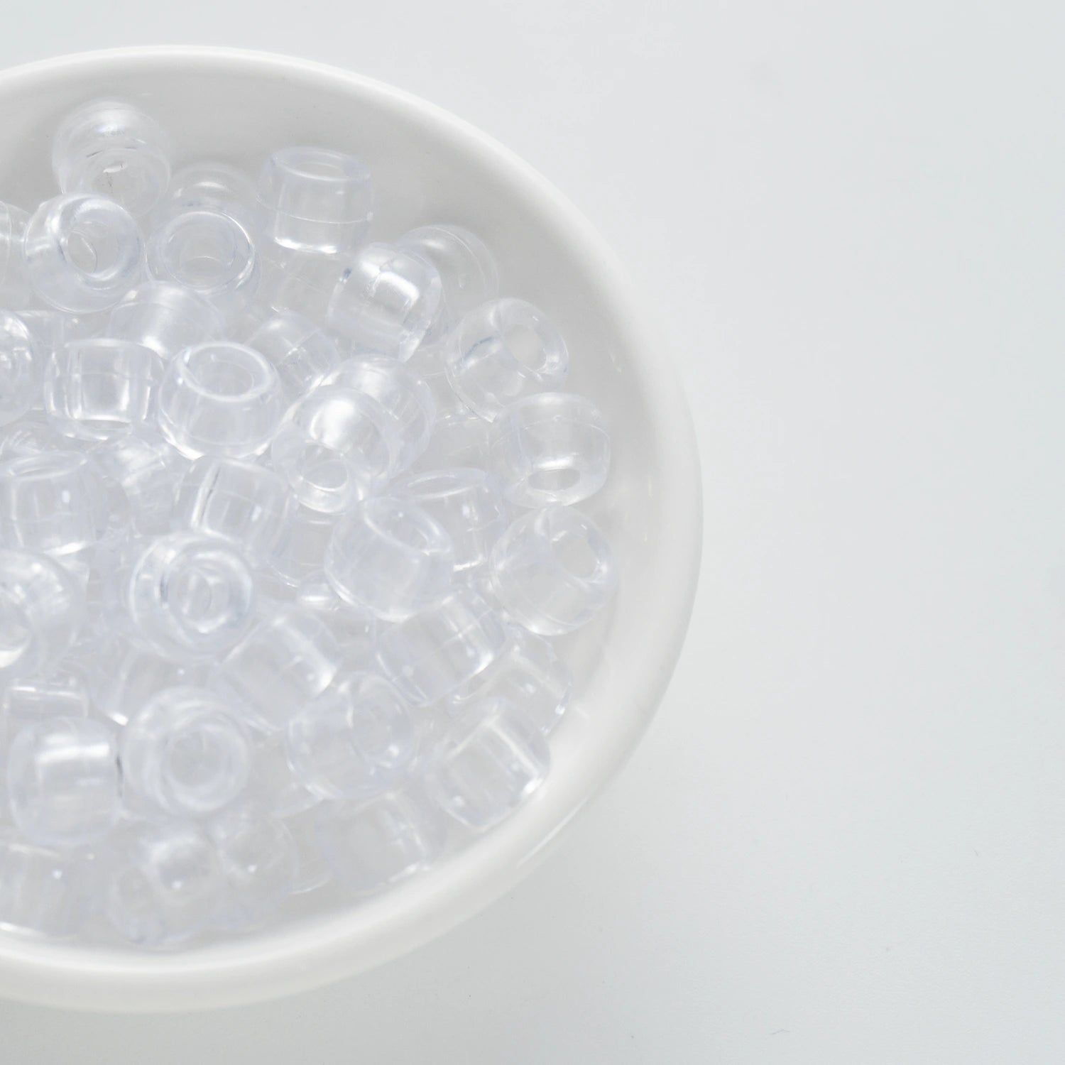 BD00072-03-clear-white-barrel-transparent-pony-beads-6×9mm