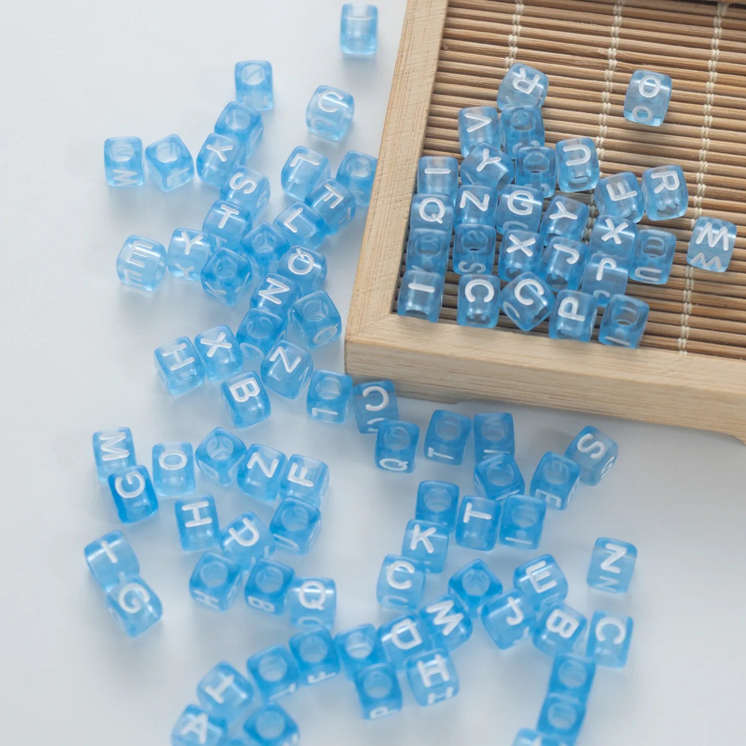 BD00080-05-white-letter-light-blue-transparent-cube-alphabet-beads-mix-6mm