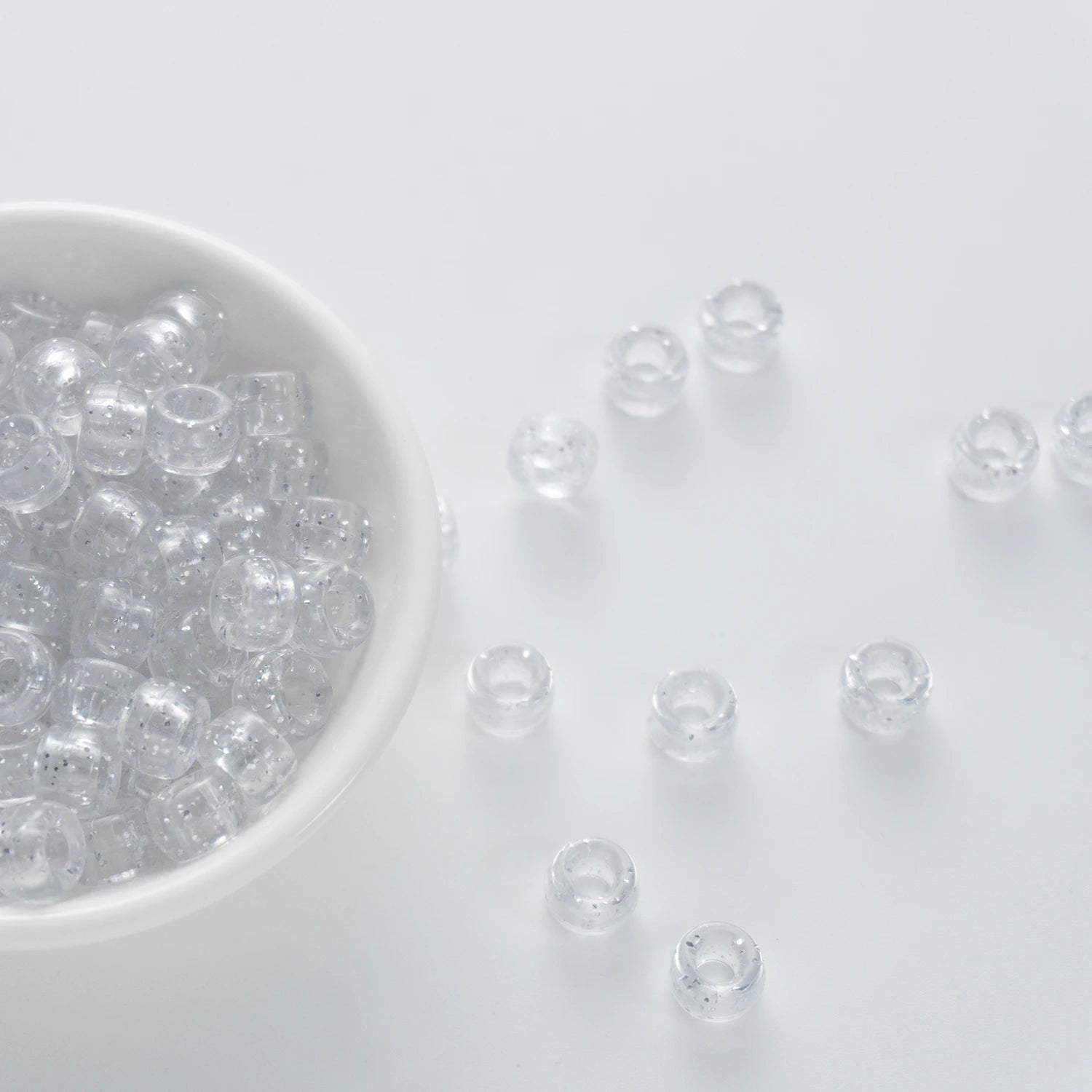 BD00082-04-clear-white-barrel-sparkle-pony-beads-6×9mm