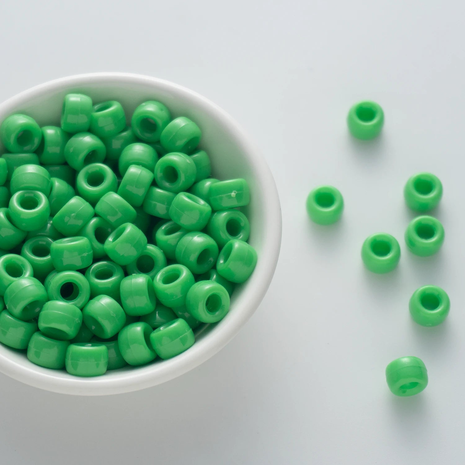 BW-00033-BD-04-grass-green-barrel-opaque-pony-beads-6×9mm