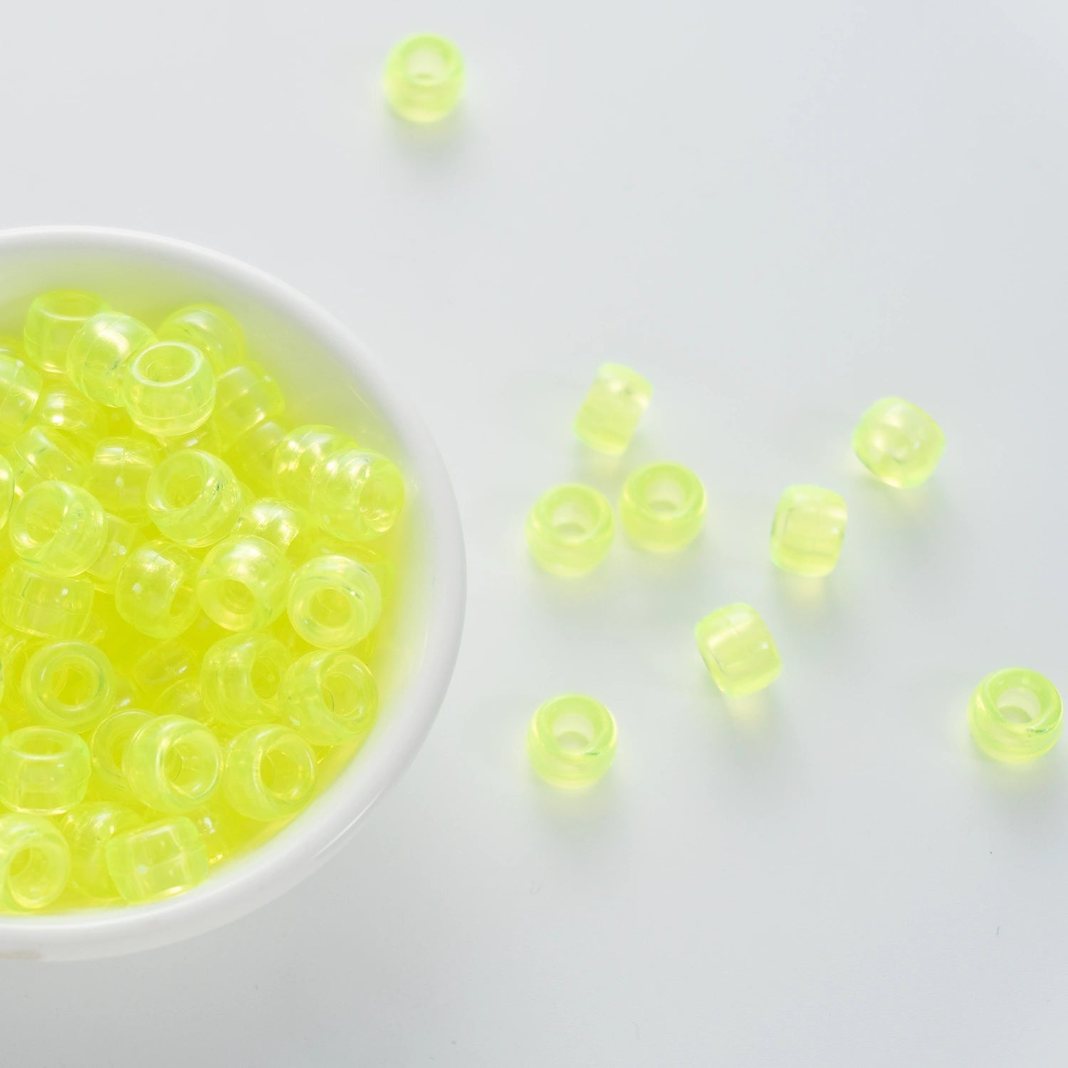 BW-00052-BD-04-lime-yellow-barrel-transparent-pony-beads-6×9mm