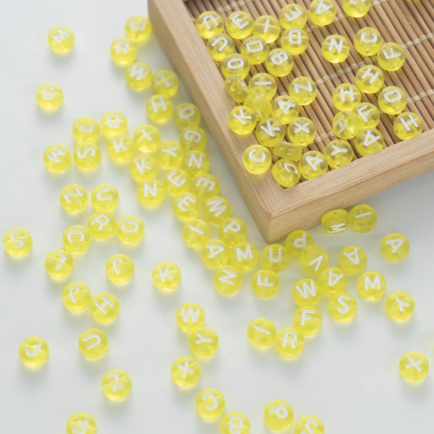 BW-00063-BD-05-white-letter-bright-yellow-transparent-coin-alphabet-beads-mix-4×7mm