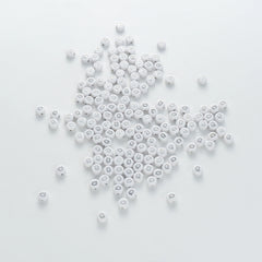 BW-00100-BD-04-silver-letter-white-opaque-coin-alphabet-beads-single-q-4×7mm