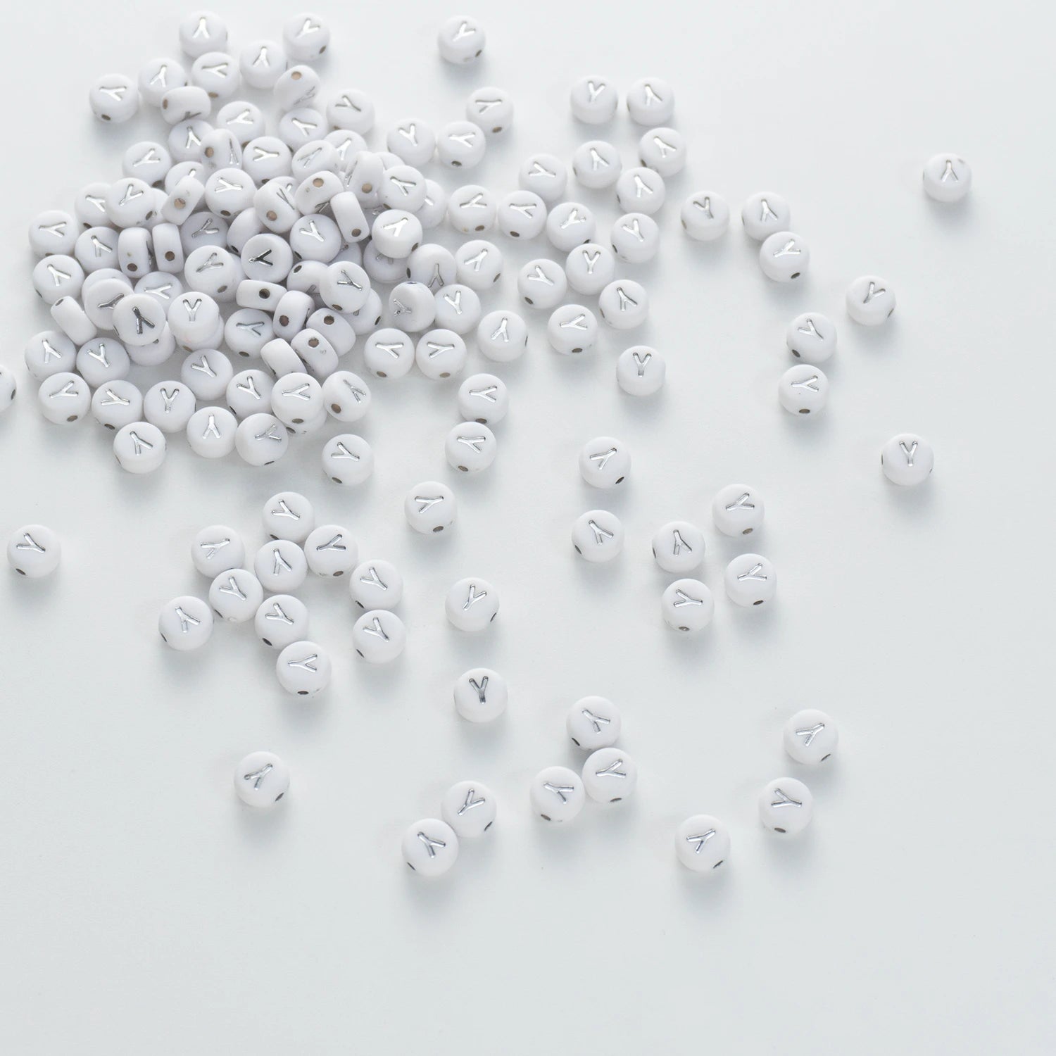 BW-00108-BD-04-silver-letter-white-opaque-coin-alphabet-beads-single-y-4×7mm