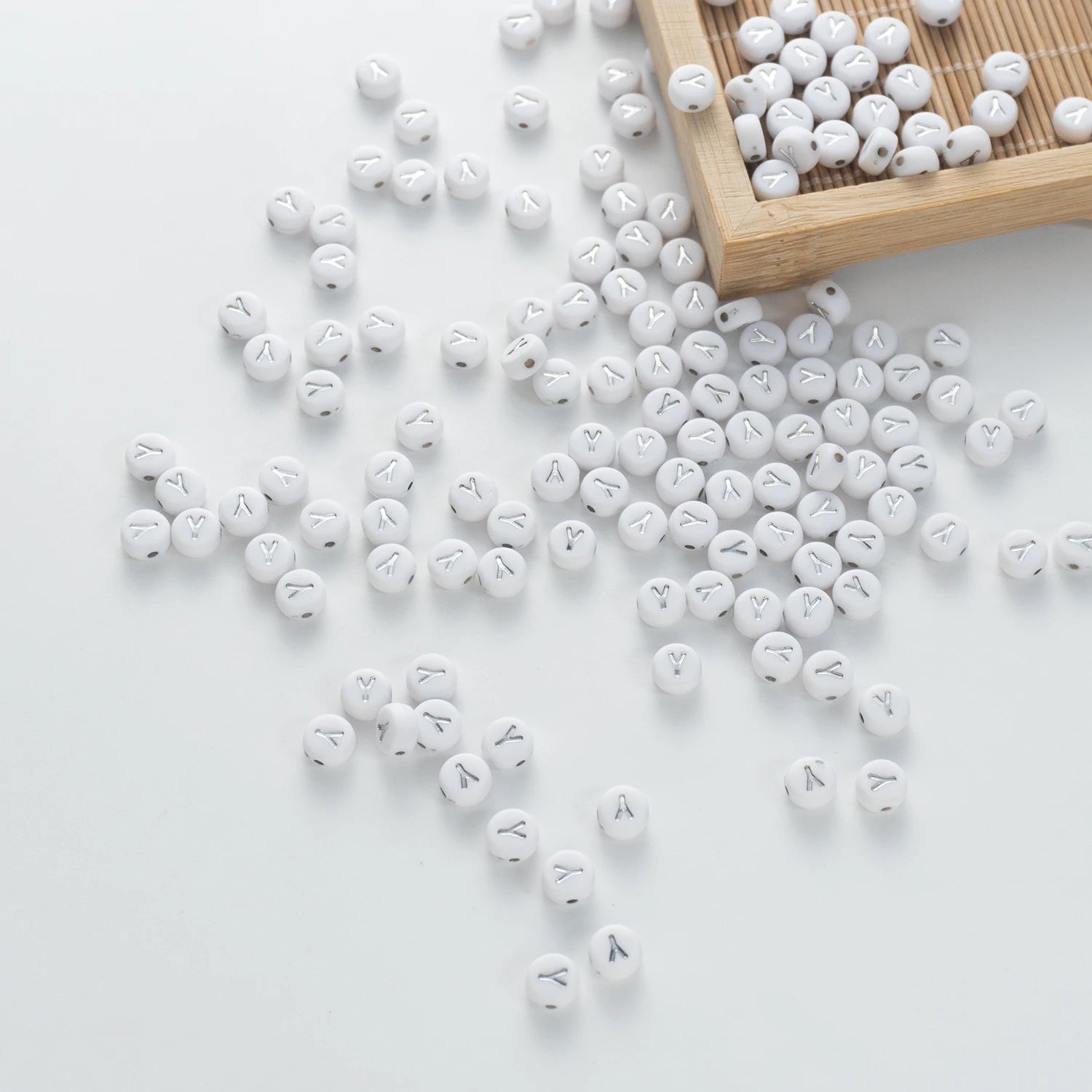 BW-00108-BD-05-silver-letter-white-opaque-coin-alphabet-beads-single-y-4×7mm