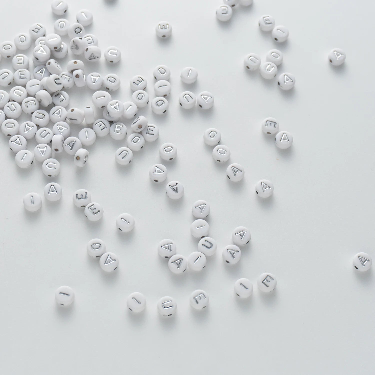 BW-00110-BD-04-silver-letter-white-opaque-coin-vowel-alphabet-beads-mix-4×7mm